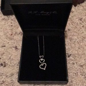 Macy&Co. Fine jewelry. Heart necklace